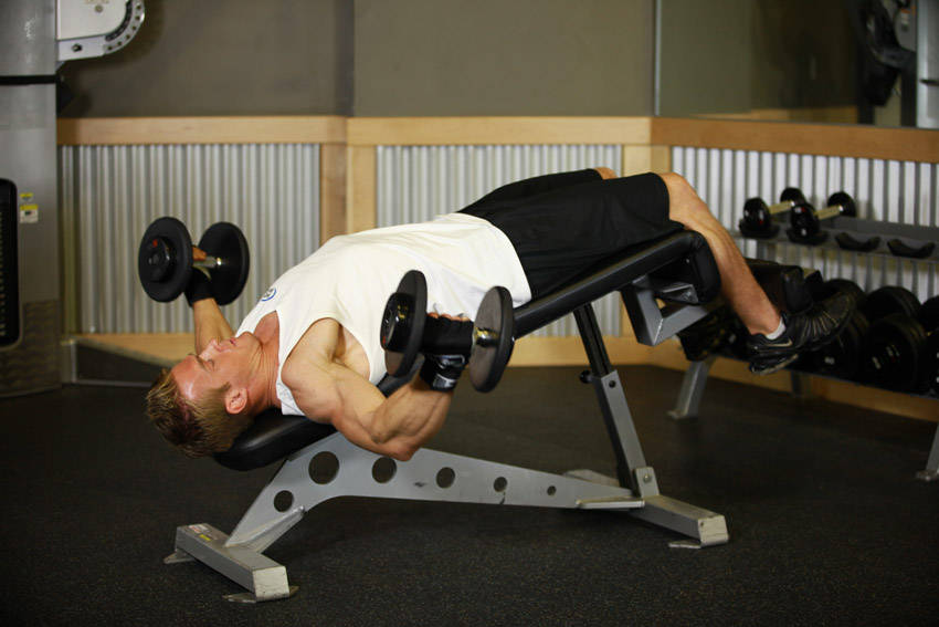 Decline Dumbbell Flyes variant 2